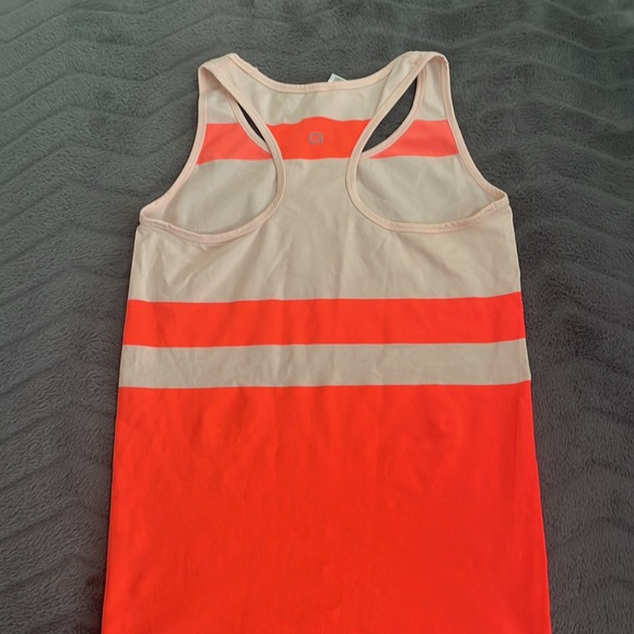 Pink Gap-fit athlete shirt - Picture 2 of 4